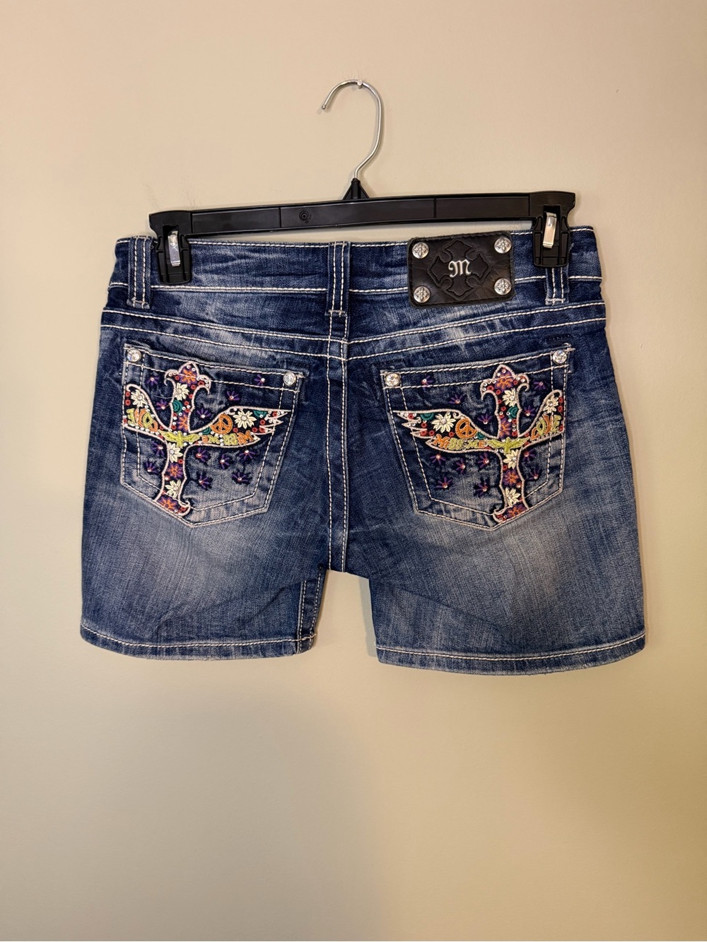 Absolutely Gorgeous Y2K Miss Me Mid-Shorts Multicolor Cross Pkts  6-1/2” Inseam